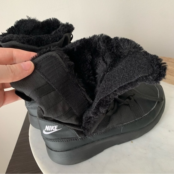 NIKE Venture GS Black White Girls Winter Boots size 2Y - Picture 9 of 13